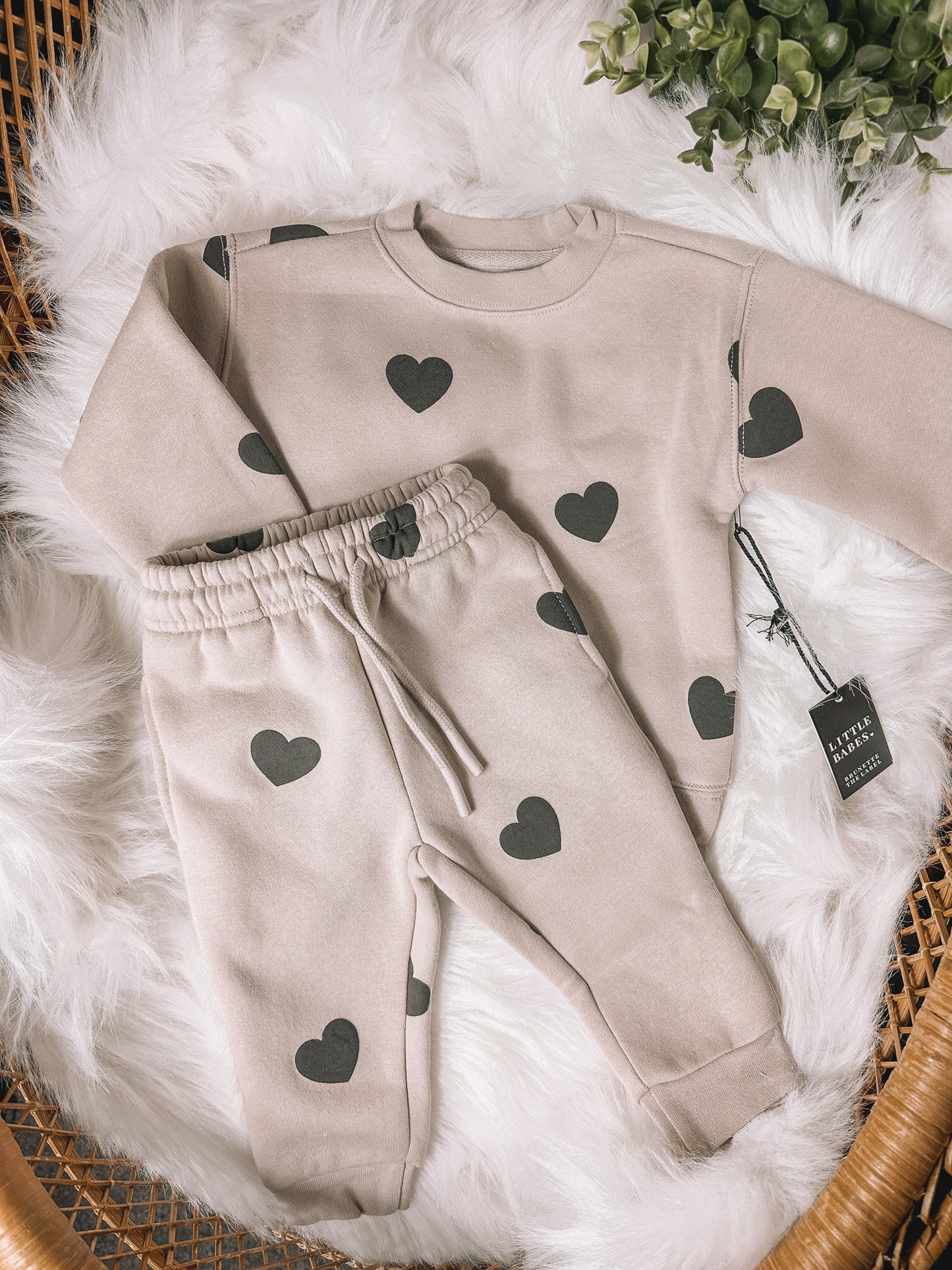 The BRUNETTE Label Little Babes "ALL OVER HEARTS" Crewneck in Oyster