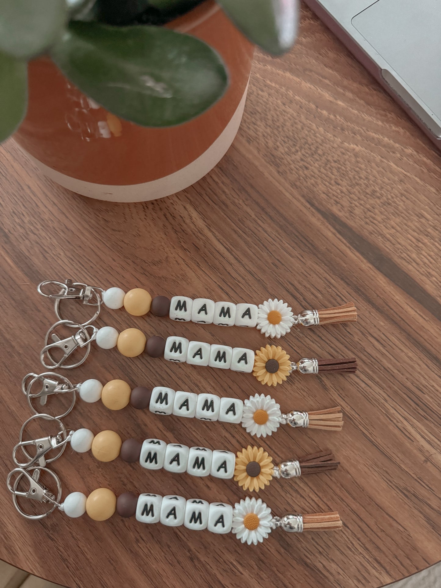 Hart Strings Keychain - Mama Yellow Daisy